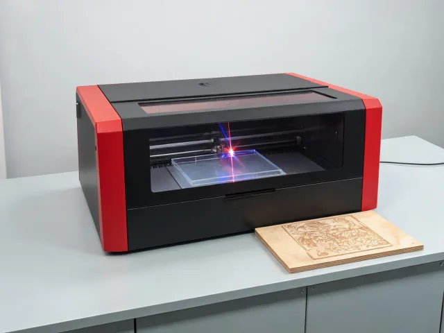 CO2 laser engraving system for signs and awards